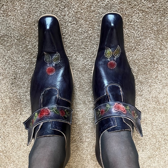 Beautiful, unusual shoes. EUC. Leather. - Picture 5 of 16